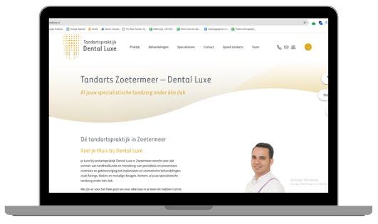 De website van Dental Luxe op een laptopscherm